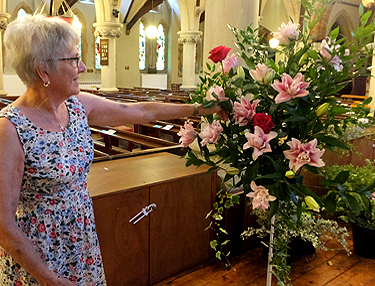 Arranging the flowers